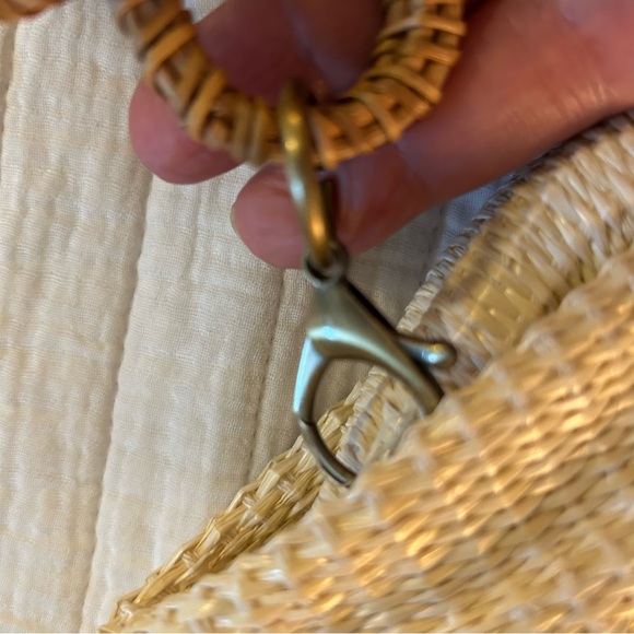 Antik Kraft Pleated Shell Straw Clutch Purse. - Picture 5 of 13